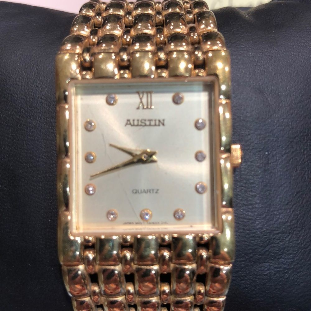Diamond numbers gold tone